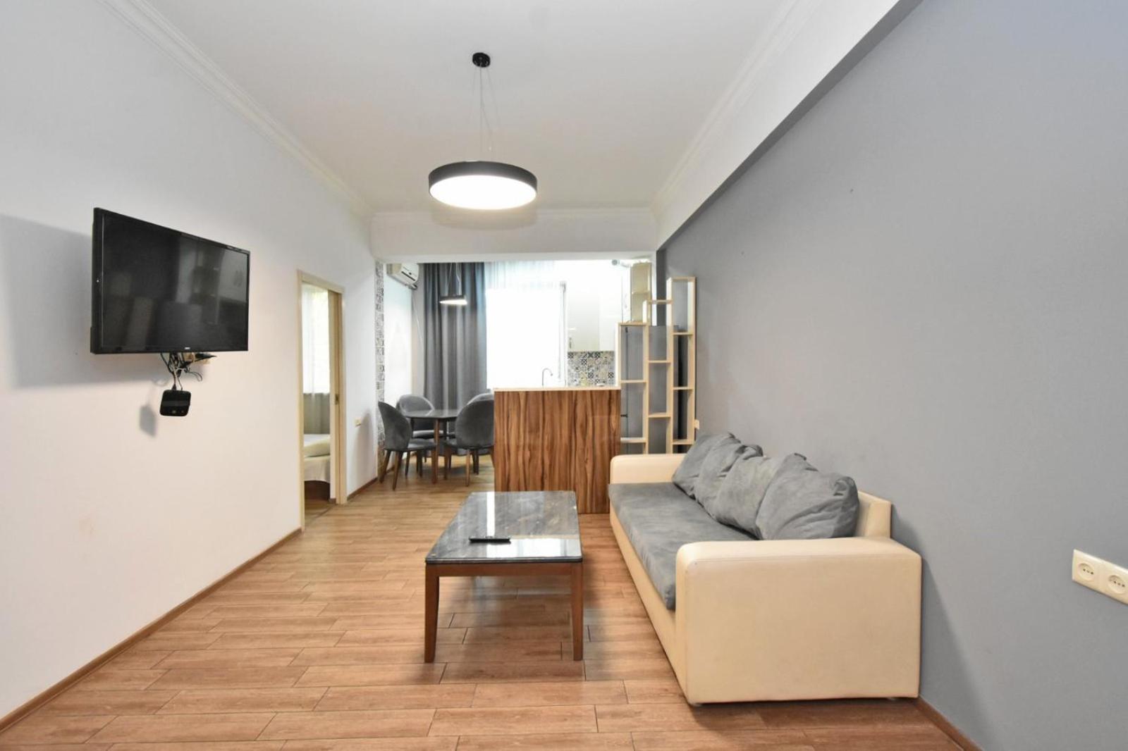 Rent Inn Yerevan On Chaykovski Street Екстер'єр фото