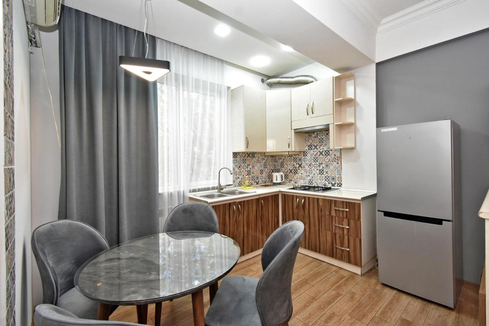 Rent Inn Yerevan On Chaykovski Street Екстер'єр фото